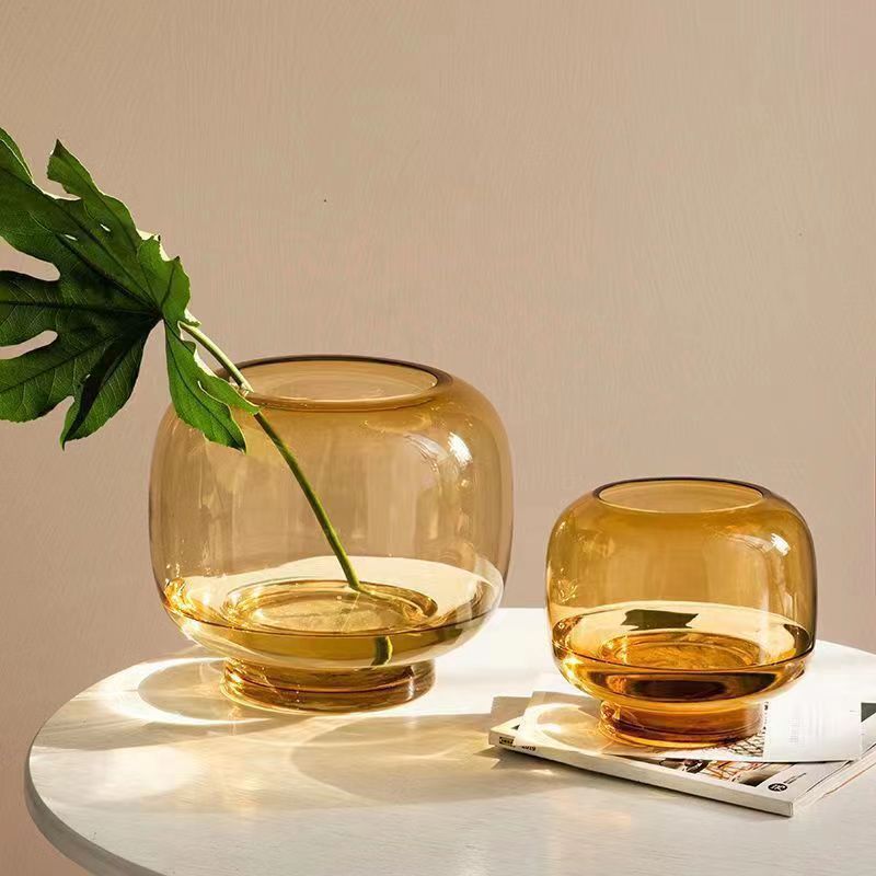 Okrúhla váza hodná Instagramu s veľkým bruchom